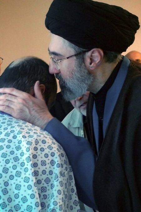 عیادت فرزندان رهبر انقلاب از مجروحان لبنانی،اخبار سیاسی،خبرهای سیاسی عیادت فرزندان رهبر انقلاب از مجروحان لبنانی،اخبار سیاسی،خبرهای سیاسی