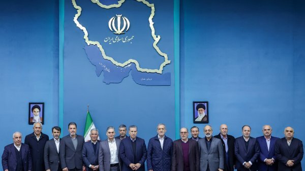 پزشکیان: لایحه FATF در مجمع تشخیص مصلحت نظام مجدد بررسی میشود | جلوی قاچاق روزانه چند میلیون لیتر سوخت را میگیریم