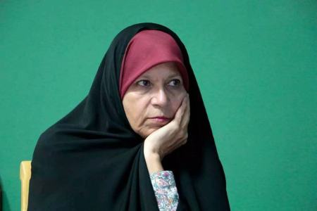 فائزه هاشمی: وقتی روسری رنگی مجری تلویزیون را میبینم با خودم میگویم تاثیرت را گذاشتهای