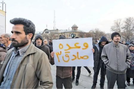 اعتراض یک حقوقدان برگزاری تجمعات گروههای مختلف سیاسی: چرا تندروها از هر قانونی مستثنی هستند؟