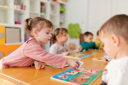فواید بازی در خانه برای کودکان فواید بازی در خانه برای کودکان