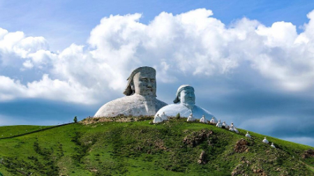 مجسمههای چنگیز و گوبلای خان در منطقه گوایشان در شهر عکسهای جالب,عکسهای جذاب,مجسمههای چنگیز و گوبلای خان در منطقه گوایشان در شهر
