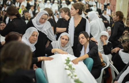 مراسم تشییع قربانیان حمله موشکی مبهم به یک زمین فوتبال در شهر عکسهای جالب,عکسهای جذاب,مراسم تشییع قربانیان حمله موشکی مبهم به یک زمین فوتبال در شهر