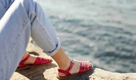 صندل با شلوار جین صندل با شلوار جین