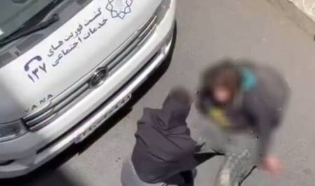 کشیدن و پرت کردن یک زن داخل ون گشت فوریتهای اجتماعی،اخبار اجتماعی،خبرهای اجتماعی کشیدن و پرت کردن یک زن داخل ون گشت فوریتهای اجتماعی،اخبار اجتماعی،خبرهای اجتماعی