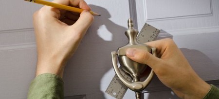 ارتفاع استاندارد نصب چشمی درب ارتفاع استاندارد نصب چشمی درب