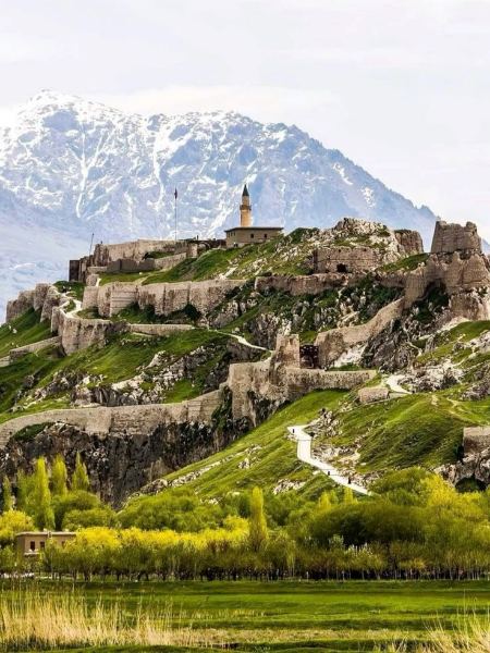 قلعه وان قلعه وان