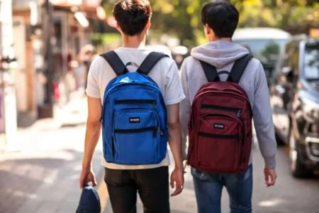 کوله پشتی نامناسب چه بلایی سرتان می‌آورد؟