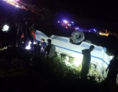 سقوط مینیبوس در گردنه چری کوهرنگ،اخبار حوادث،خبرهای حوادث سقوط مینیبوس در گردنه چری کوهرنگ،اخبار حوادث،خبرهای حوادث