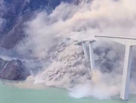 ریزش پل تازه‌افتتاح‌شده در چین،اخبار حوادث،خبرهای حوادث