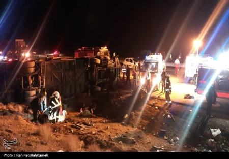 عکس خبری،واژگونی اتوبوس در محور اصفهان - نطنز عکس خبری،واژگونی اتوبوس در محور اصفهان - نطنز
