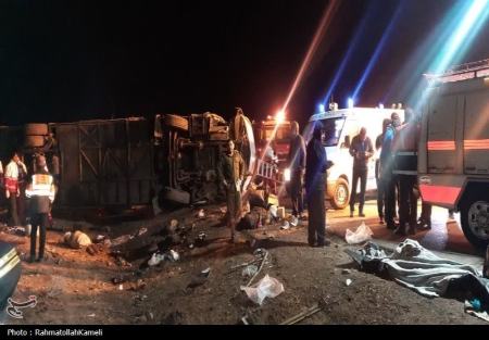 عکس خبری،واژگونی اتوبوس در محور اصفهان - نطنز عکس خبری،واژگونی اتوبوس در محور اصفهان - نطنز