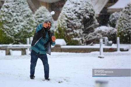عکس خبری،بارش برف پاییزی در اصفهان
