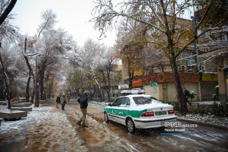 عکس خبری،بارش برف پاییزی در اصفهان
