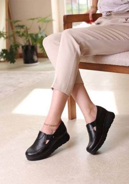 کفش زنانه چرم پرسنلی