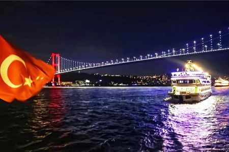 کشتی کروز در شب سال نو