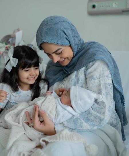 عکاسی نوزاد با خانواده عکاسی نوزاد با خانواده