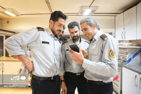 عکس خبری،شب یلدای آتش‌نشان‌ها در همدان