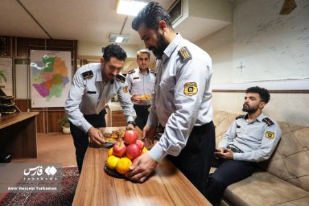 عکس خبری،شب یلدای آتش‌نشان‌ها در همدان