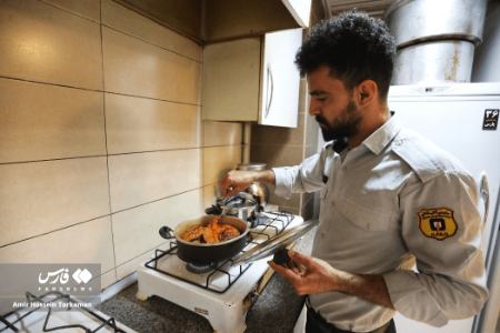 عکس خبری،شب یلدای آتش‌نشان‌ها در همدان