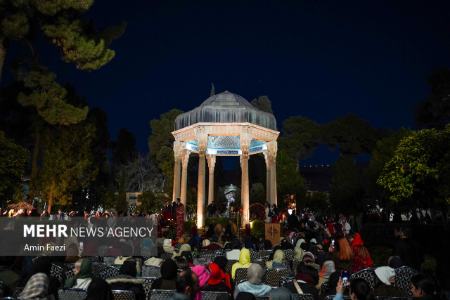 عکس خبری،شب یلدا در آرامگاه حافظ