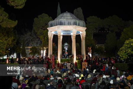 عکس خبری،شب یلدا در آرامگاه حافظ
