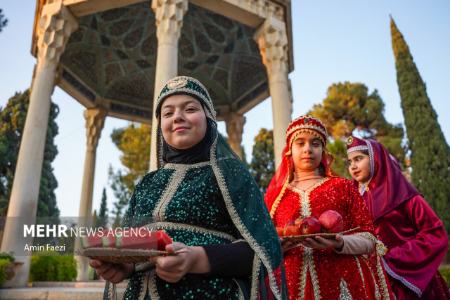 عکس خبری،شب یلدا در آرامگاه حافظ