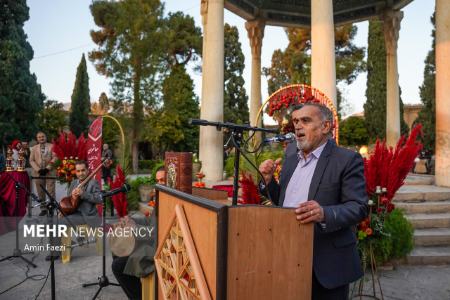 عکس خبری،شب یلدا در آرامگاه حافظ