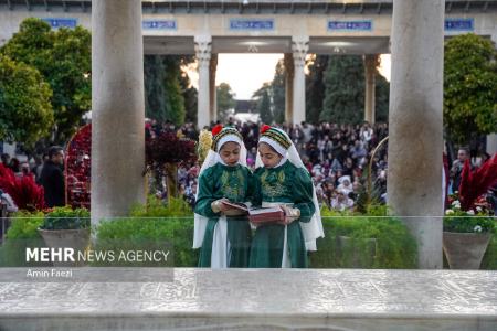 عکس خبری،شب یلدا در آرامگاه حافظ