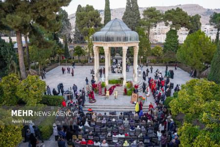 عکس خبری،شب یلدا در آرامگاه حافظ