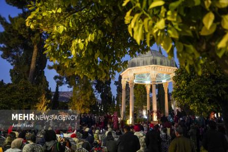عکس خبری،شب یلدا در آرامگاه حافظ
