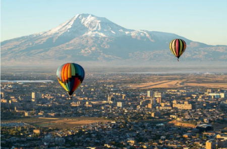 عکسهای جالب,عکسهای جذاب,پرواز بالن بر فراز شهر ایروان ارمنستان