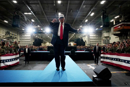 عکسهای جالب,عکسهای جذاب,رقص ترامپ در ناو هواپیمابر جورج واشنگتن در حاشیه همان مراسم