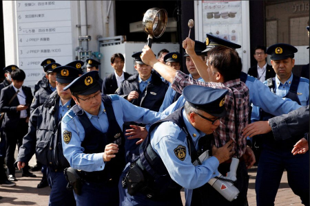 عکسهای جالب,عکسهای جذاب,اعتراضات به سفر ترامپ به ژاپن/ توکیو