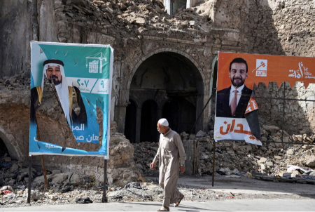 عکسهای جالب,عکسهای جذاب,آسیب زدن به بنرهای تبلیغاتی نامزدهای انتخابات پارلمانی عراق در شهر موصل