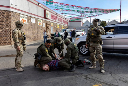 عکسهای جالب,عکسهای جذاب,بازداشت معترضان به سیاست های ضدمهاجرتی ترامپ