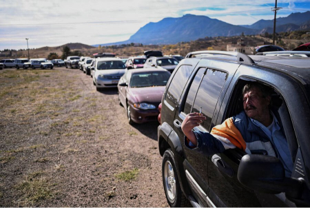 عکسهای جالب,عکسهای جذاب,صف توزیع غذای رایگان برای خانواده های کهنه سربازان در ایالت کلرادو آمریکا