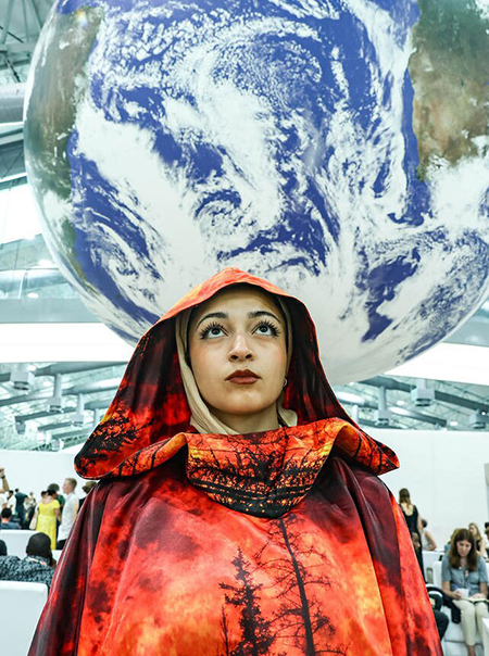 عکسهای جالب,عکسهای جذاب,یکی از شرکت کنندگان در واپسین روز کنفرانس تغییرات اقلیمی سازمان ملل متحد