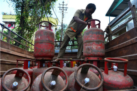 عکسهای جالب,عکسهای جذاب,کامیون توزیع گاز مایع در بنگال غربی هند