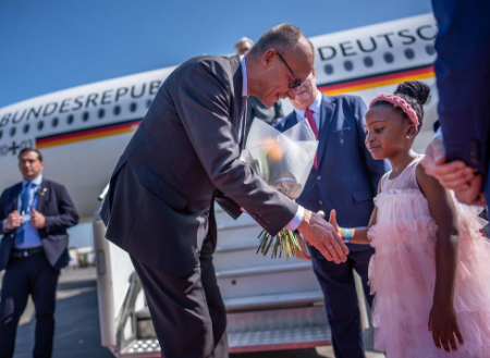 عکسهای جالب,عکسهای جذاب,ورود صدراعظم آلمان به شهر ژوهانسبورگ آفریقای جنوبی