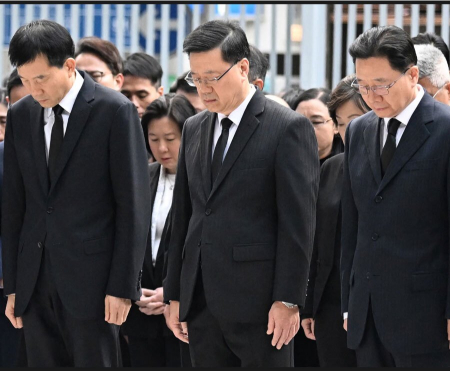 عکسهای جالب,عکسهای جذاب,دقیقه سکوت از سوی مسئولان اجرایی هنگ کنگ