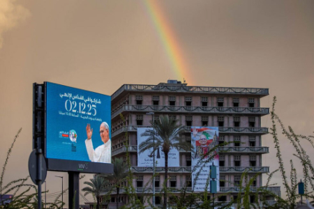 عکسهای جالب,عکسهای جذاب,نصب تابلوهای خوشامدگویی به پاپ لئو چهاردهم در شهر بیروت لبنان