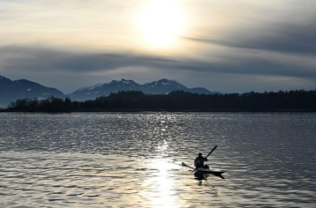 عکسهای جالب,عکسهای جذاب,کایاک‌سواری در دریاچه 
