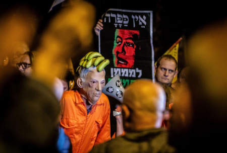 عکسهای جالب,عکسهای جذاب,تظاهرات مخالفان نتانیاهو علیه درخواست عفو او در شهر تل آویو/ SOPA