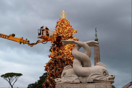 عکسهای جالب,عکسهای جذاب,نصب درخت کریسمس در شهر رُم ایتالیا