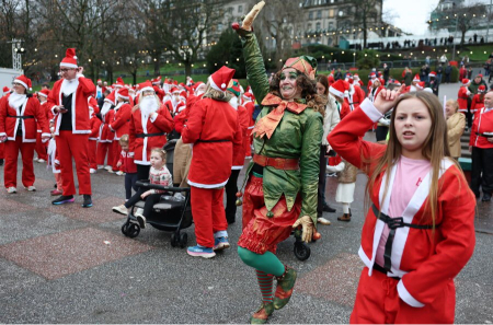 عکسهای جالب,عکسهای جذاب,مسابقه دو تفریحی بابانوئل در شهر ادینبورگ اسکاتلند