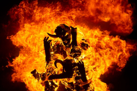 عکسهای جالب,عکسهای جذاب,مراسم آیینی سوزاندن شیطان در گواتمالا