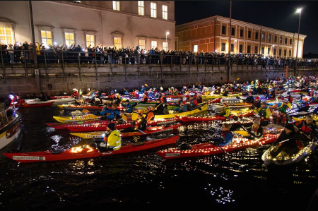 عکسهای جالب,عکسهای جذاب,رژه قایقی  سانتا لوسیا در بندر شهر کپنهاگ دانمارک