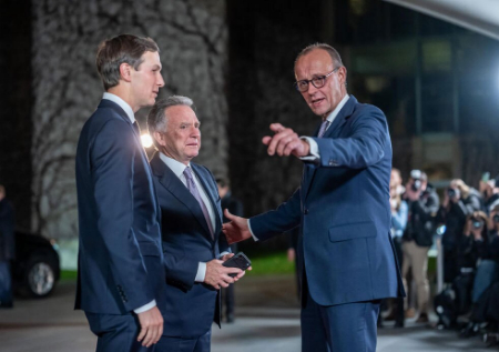 عکسهای جالب,عکسهای جذاب,استقبال صدراعظم آلمان از فرستادگان ترامپ در برلین