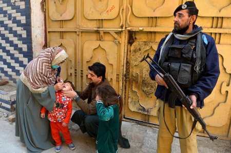 عکسهای جالب,عکسهای جذاب,واکسیناسیون فلج اطفال در پیشاور پاکستان